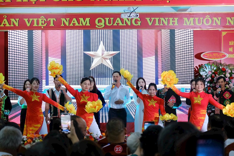 Chương tr&igrave;nh văn nghệ quần ch&uacute;ng tại x&atilde; Ph&uacute;c Thọ L&acirc;m H&agrave;.