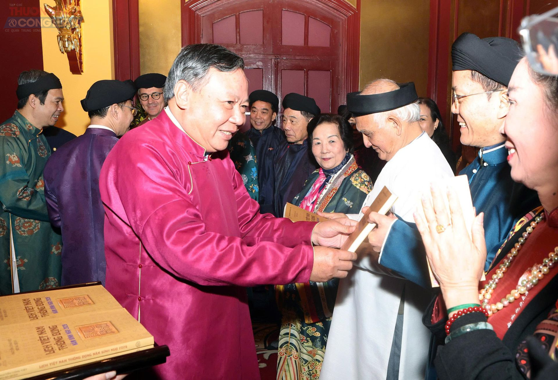 Đến dự chương tr&igrave;nh c&oacute;: Ph&oacute; B&iacute; thư Thường trực Th&agrave;nh ủy H&agrave; Nội Nguyễn Văn Phong; Thứ trưởng Bộ Ngoại giao, Chủ tịch Ủy ban Quốc gia UNESCO Việt Nam Ng&ocirc; L&ecirc; Văn; Thứ trưởng Bộ Văn h&oacute;a, Thể thao v&agrave; Du lịch Ho&agrave;ng Đạo Cương; Ph&oacute; Chủ tịch UBND TP H&agrave; Nội Vũ Thu H&agrave;; Trưởng đại diện UNESCO tại Việt Nam Jonathan Wallace Baker v&agrave; đại diện l&atilde;nh đạo c&aacute;c bộ, sở, ng&agrave;nh của Trung ương v&agrave; TP H&agrave; Nội.