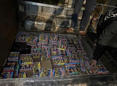 Đắk Lắk: Phát hiện gần 200 kg pháo lậu trong ngăn xe bí mật