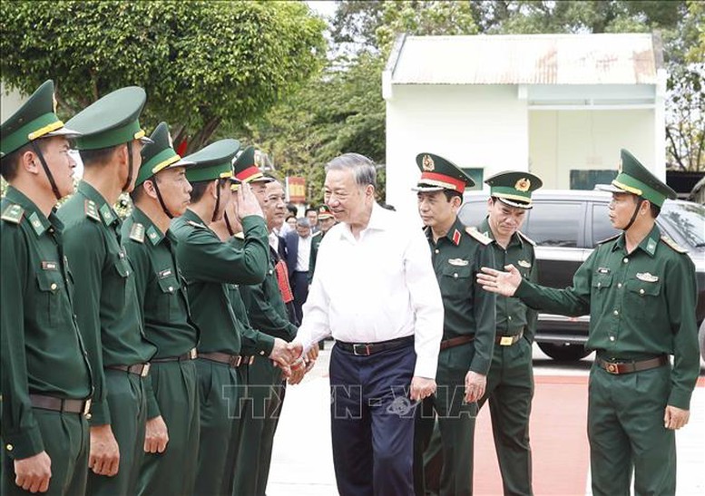 Tổng Bí thư Tô Lâm thăm, chúc Tết cán bộ, chiến sĩ đồn biên phòng EA H’Leo