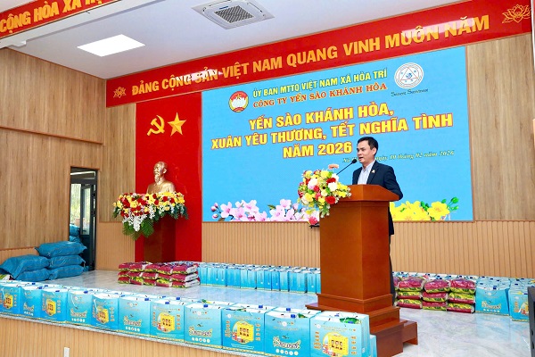 &Ocirc;ng Nguyễn Thanh Hải- Tổng Gi&aacute;m đốc C&ocirc;ng ty Yến s&agrave;o Kh&aacute;nh H&ograve;a ph&aacute;t biểu khi đến tặng qu&agrave; 