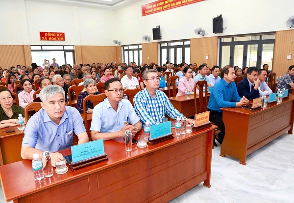 H&igrave;nh ảnh trao qu&agrave; chương tr&igrave;nh 