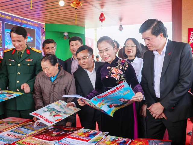 Khai mạc Hội báo Xuân và triển lãm ảnh về hành trình vươn mình của Nghệ An