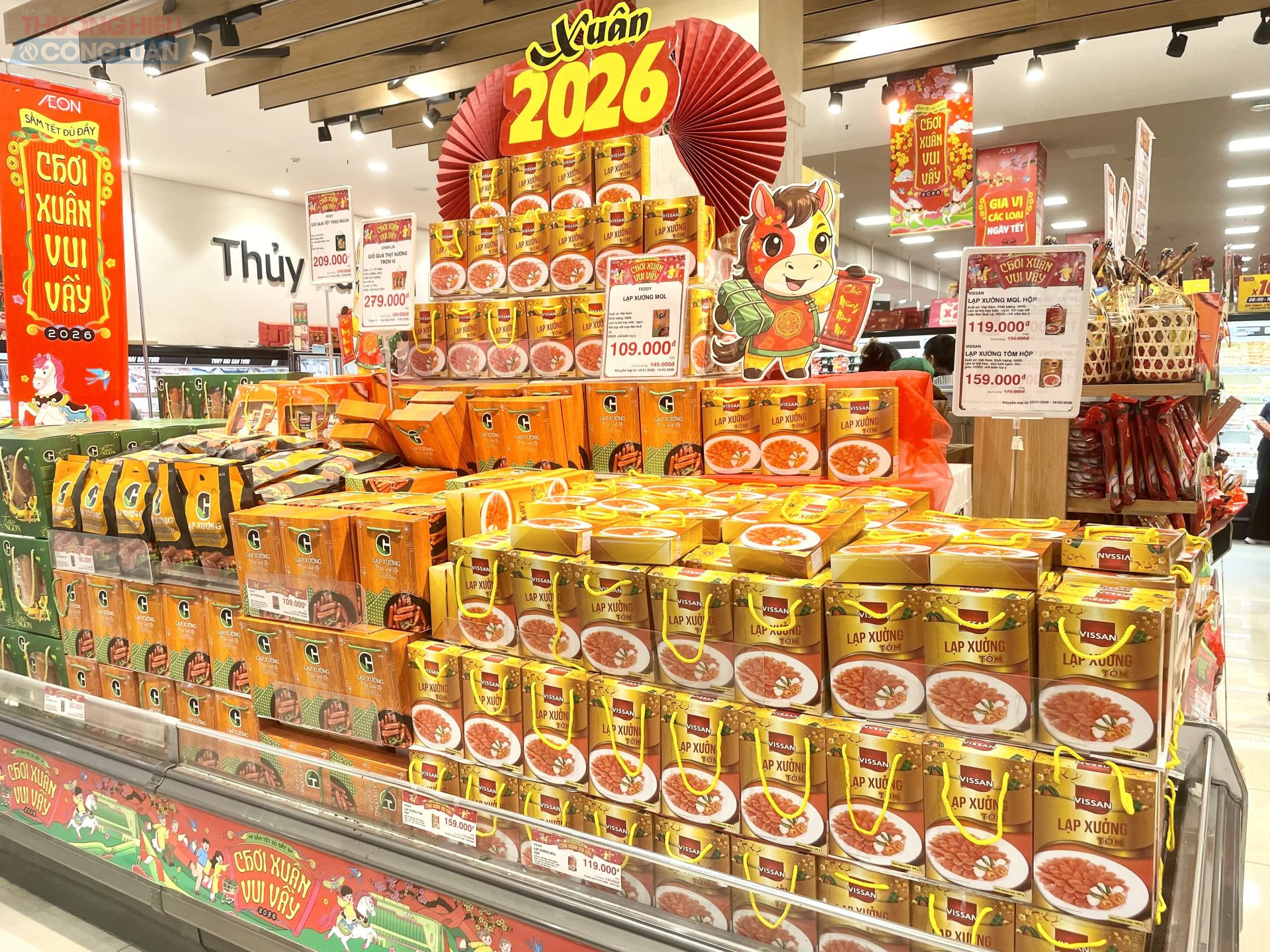 Nhiều mẫu m&atilde; h&agrave;ng Tết từ c&aacute;c nguy&ecirc;n liệu, gia vị&hellip; trong nh&agrave; bếp.