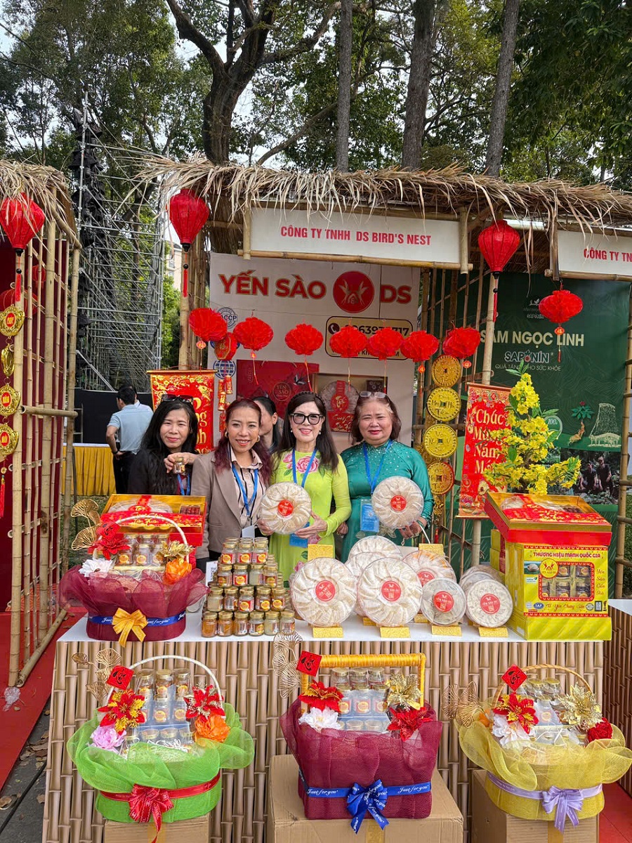 Trong năm 2025, Sở C&ocirc;ng Thương đ&atilde; hỗ trợ gần 1.000 lượt doanh nghiệp tham gia khoảng 70 sự kiện x&uacute;c tiến thương mại, hội chợ, triển l&atilde;m v&agrave; kết nối giao thương trong v&agrave; ngo&agrave;i tỉnh.