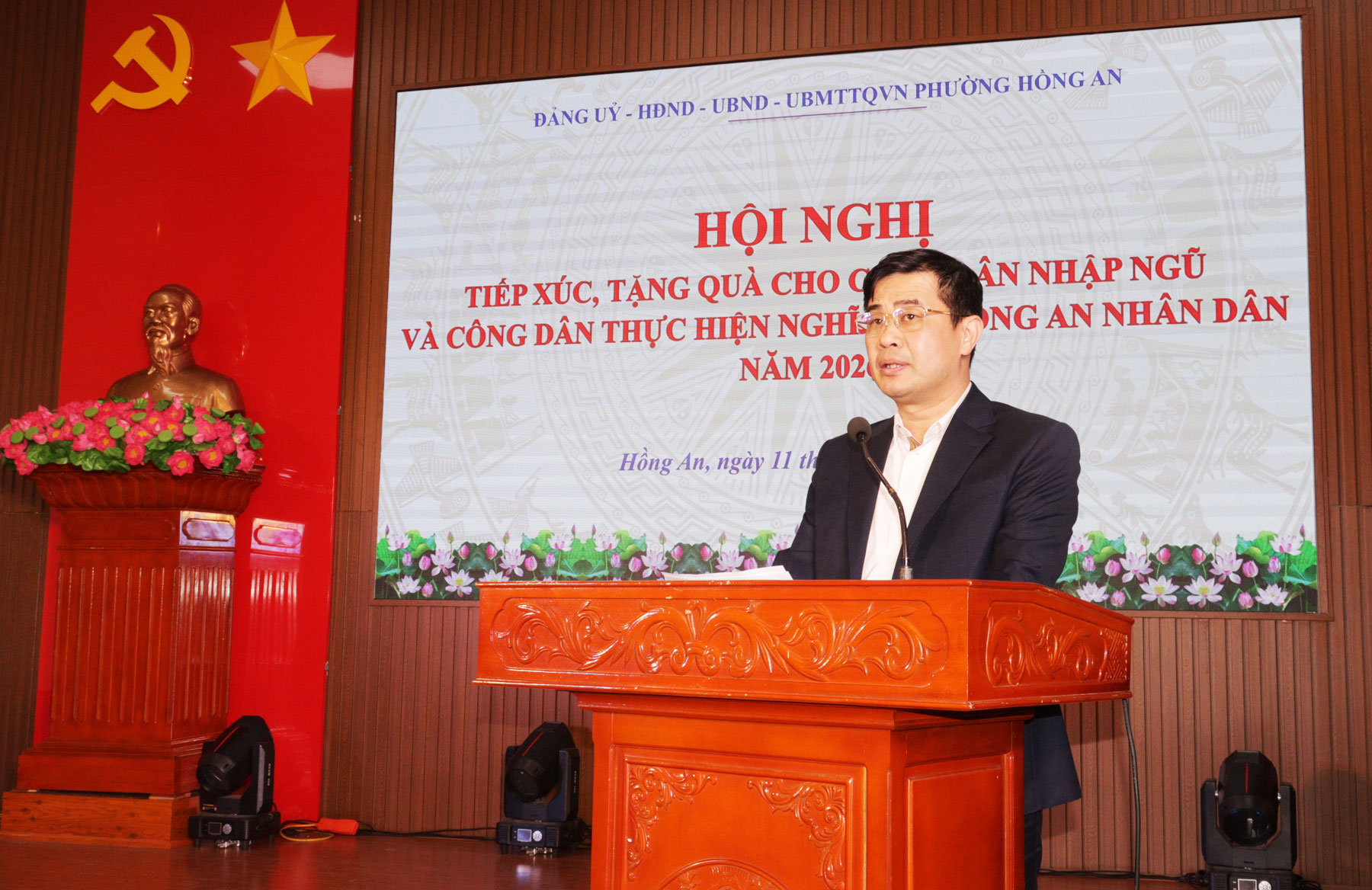 Đồng ch&iacute; Nguyễn Hữu Thanh, Ph&oacute; B&iacute; thư Đảng ủy, Chủ tịch UBND phường ph&aacute;t biểu tại Hội nghị tiếp x&uacute;c.