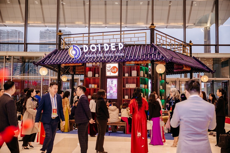 Thương hiệu Đ&ocirc;i d&eacute;p đồng h&agrave;nh c&ugrave;ng Xu&acirc;n Qu&ecirc; hương 2026 Gắn kết kiều b&agrave;o qua văn h&oacute;a tr&agrave; di sản.