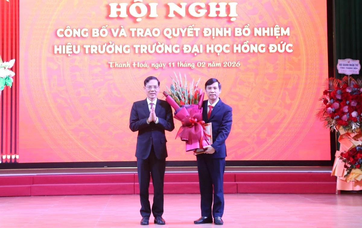 Hội nghị công bố và trao Quyết định bổ nhiệm Hiệu trưởng Trường Đại học Hồng Đức