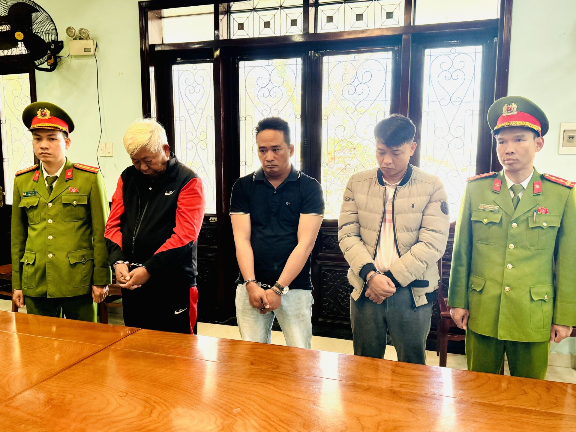 Huế: Khởi tố, bắt tạm giam giám đốc Công ty khoáng sản HUCERA