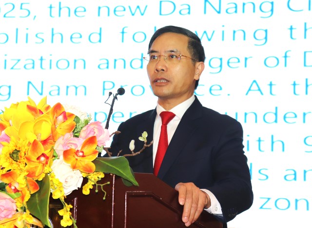 Chủ tịch UBND TP. Đ&agrave; Nẵng Phạm Đức Ấn ph&aacute;t biểu tại buổi gặp mặt. Ảnh: Ngọc H&agrave;