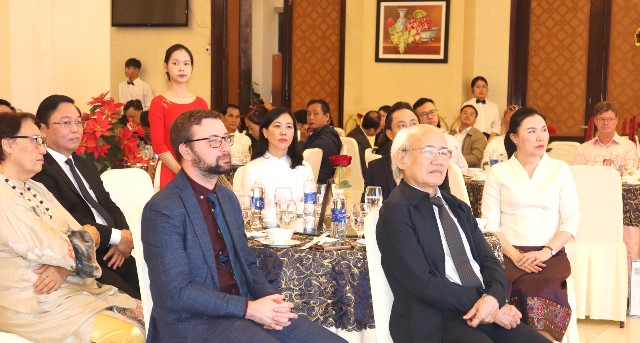 Đ&ocirc;ng đảo kiều b&agrave;o đến dự buổi gặp mặt. Ảnh: Ngọc H&agrave;.