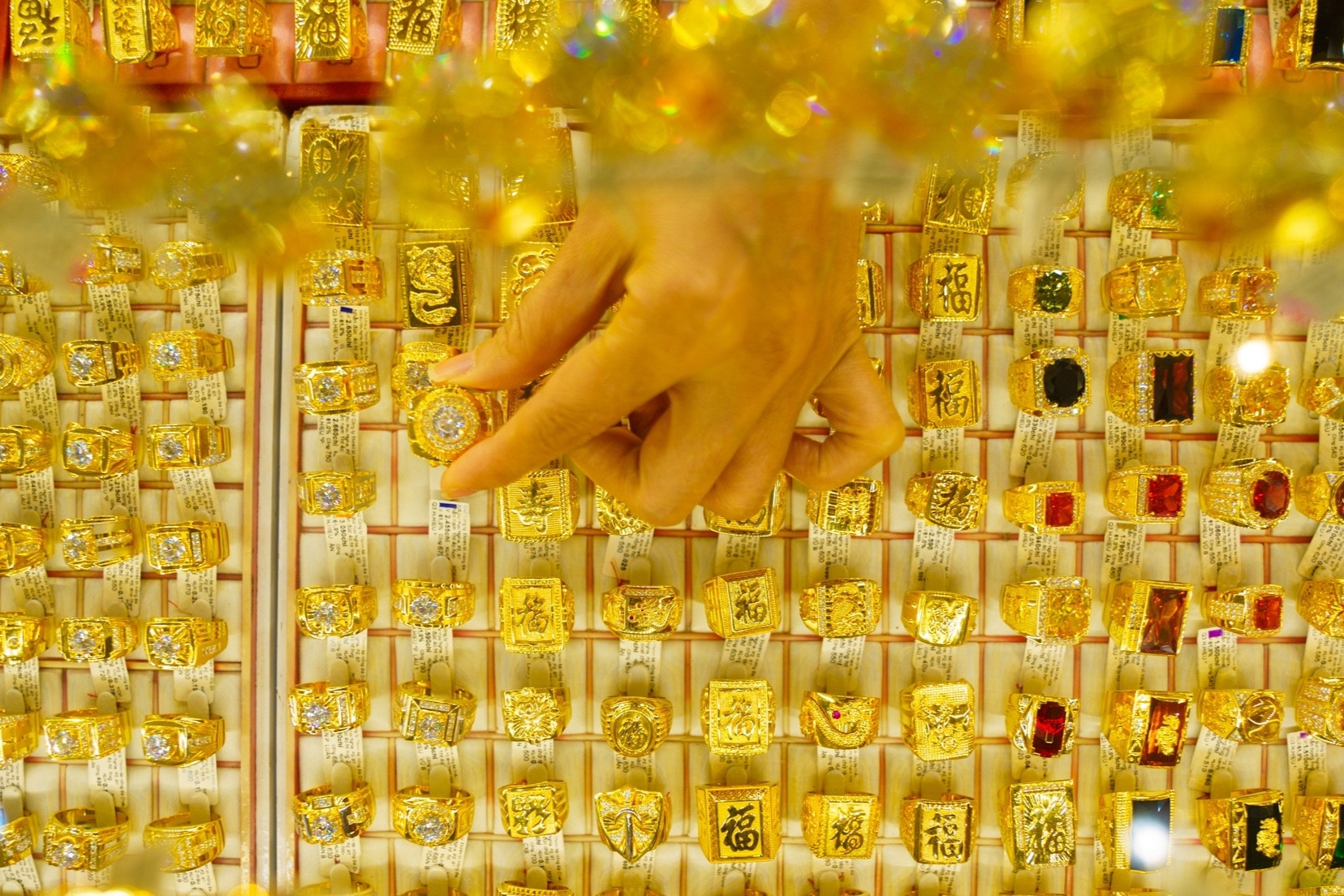 Gi&aacute; v&agrave;ng h&ocirc;m nay 12/2: Trong nước đi ngang, v&agrave;ng thế giới tăng hơn 1,5% (Ảnh minh họa)