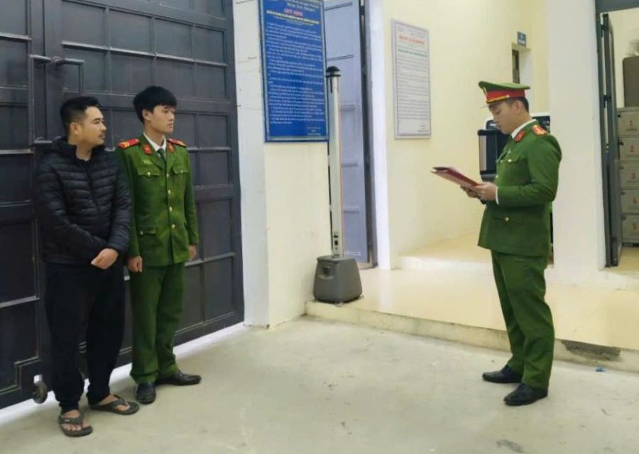 Cơ quan Cảnh s&aacute;t điều tra C&ocirc;ng an tỉnh H&agrave; Tĩnh tống đạt quyết định khởi tố đối với bị can Lường Khắc Đức