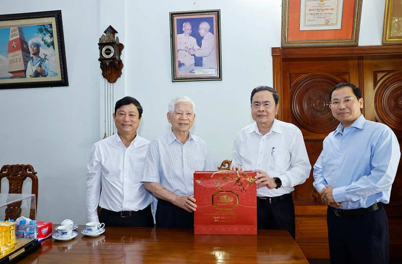 Chủ tịch Quốc hội Trần Thanh Mẫn thăm, chúc Tết nguyên lãnh đạo Đảng, Nhà nước