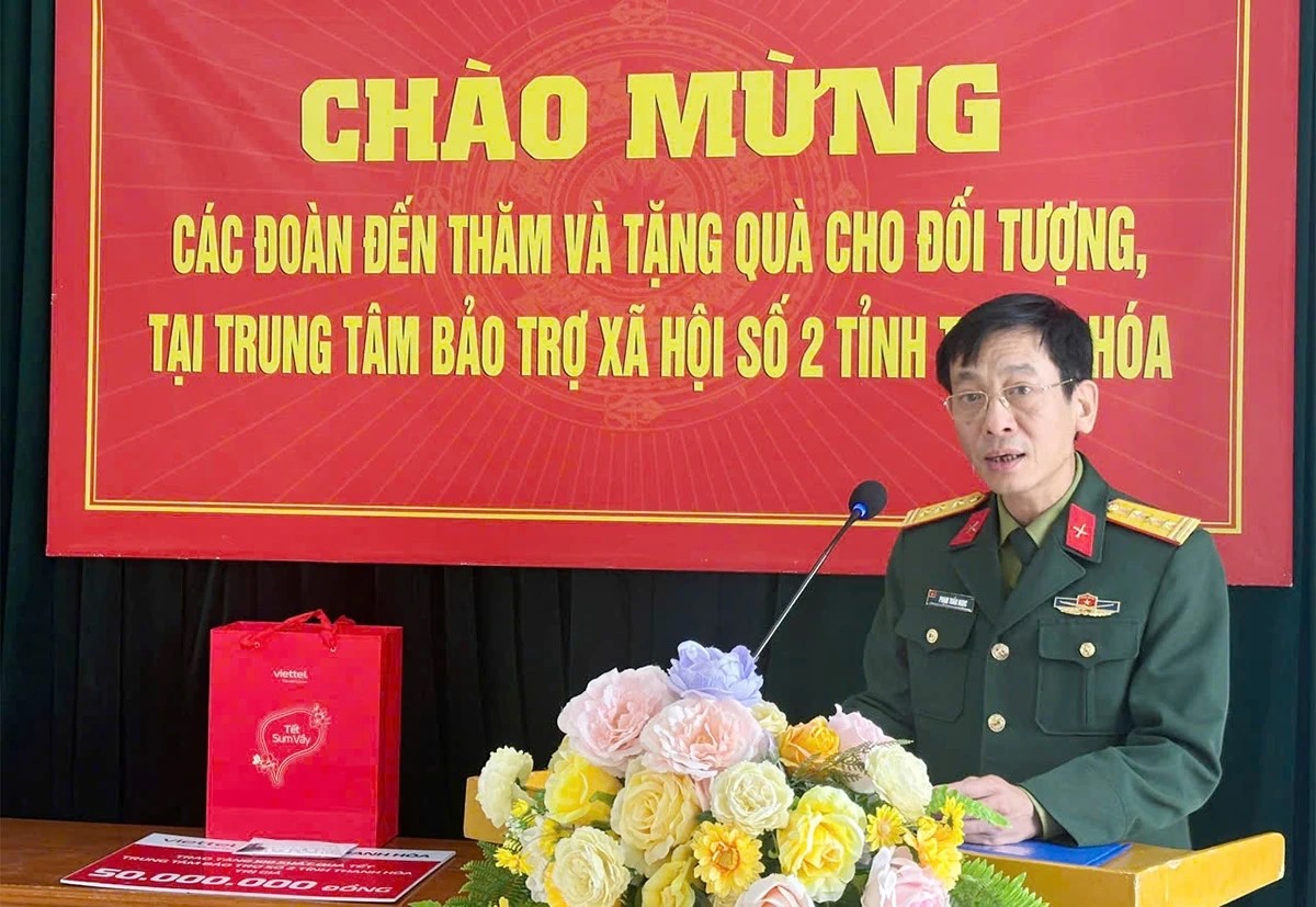 Đồng ch&iacute; Thượng t&aacute; Phạm Tuấn Ngọc đại diện l&atilde;nh đạo Viettel Thanh H&oacute;a ph&aacute;t biểu tại chương tr&igrave;nh.