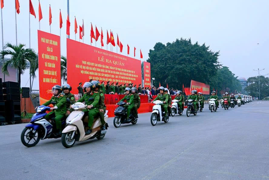 C&ocirc;ng an tỉnh Ninh B&igrave;nh đ&atilde; triển khai quyết liệt c&aacute;c biện ph&aacute;p nghiệp vụ, ki&ecirc;n quyết, ph&ograve;ng ngừa đấu tranh, ngăn chặn, xử l&yacute; nghi&ecirc;m t&igrave;nh trạng sản xuất, t&agrave;ng trữ, mua b&aacute;n, vận chuyển, sử dụng ph&aacute;o tr&aacute;i ph&eacute;p; sử dụng vũ kh&iacute;, vật liệu nổ, c&ocirc;ng cụ hỗ trợ tr&aacute;i ph&eacute;p.