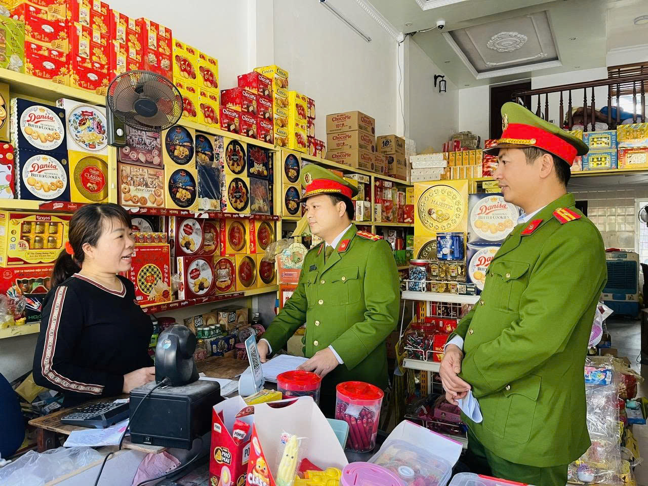 Ninh Bình: Cảnh báo hành vi sản xuất và buôn bán hàng cấm dịp Tết Nguyên đán Bính Ngọ 2026