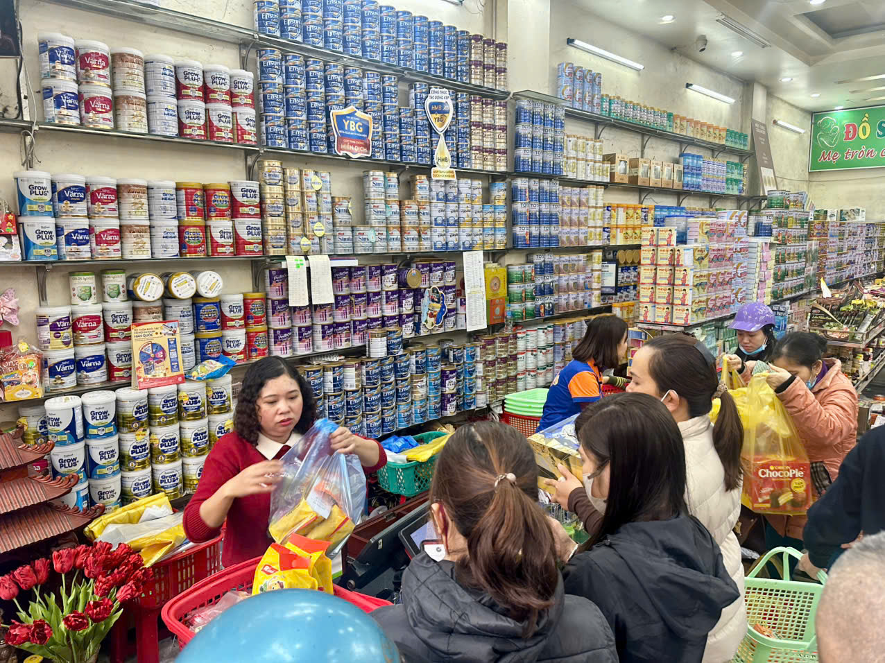 Thành Nam xưa: Sôi động cảnh mua bán của người dân dịp Tết Nguyên đán 2026