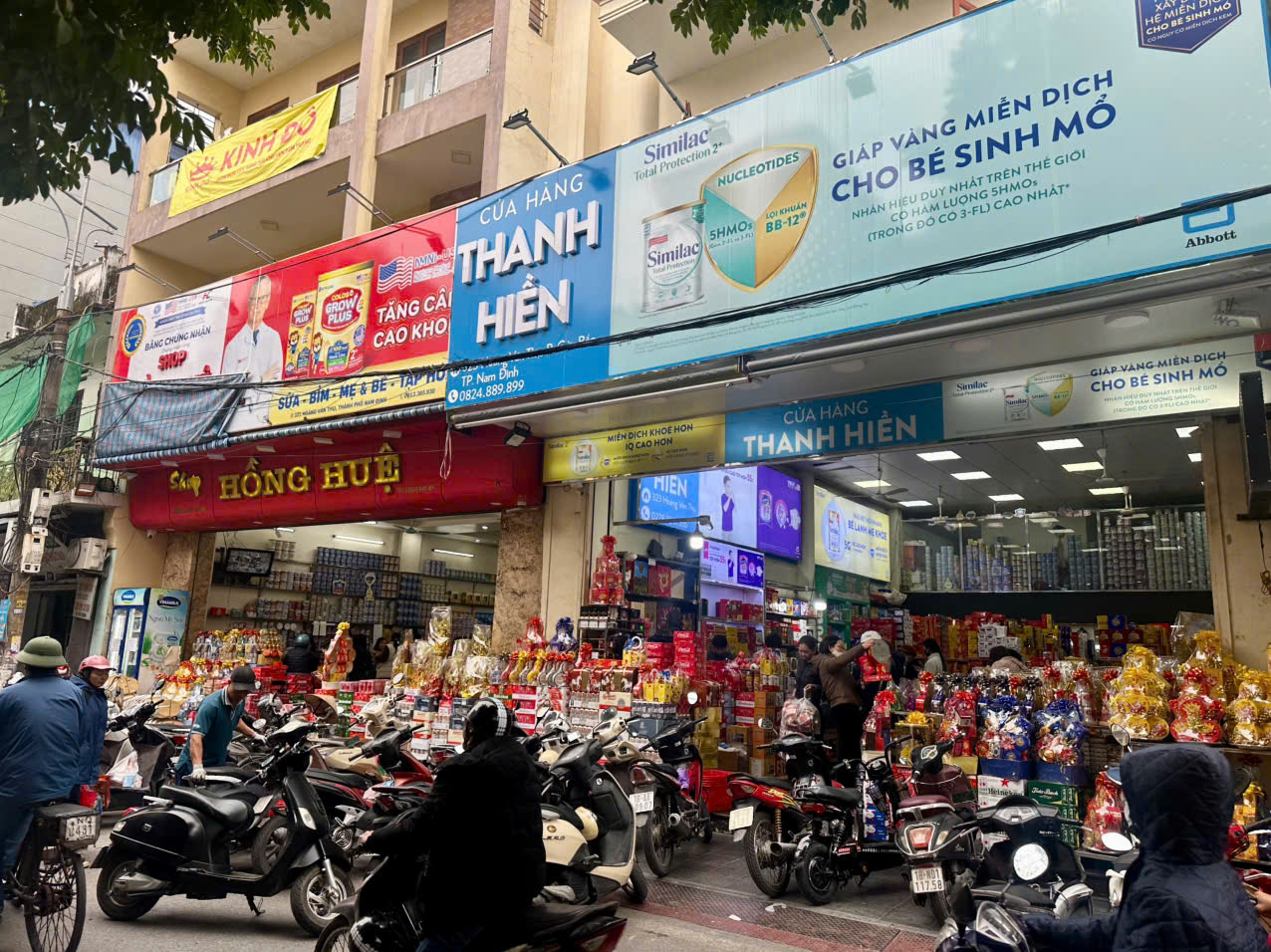 Kh&ocirc;ng chỉ ở chợ truyền thống, c&aacute;c đại l&yacute; ph&acirc;n phối lớn tr&ecirc;n địa b&agrave;n như Hồng Huệ, Thanh Hiền&hellip; cũng ghi nhận sức mua tăng cao.