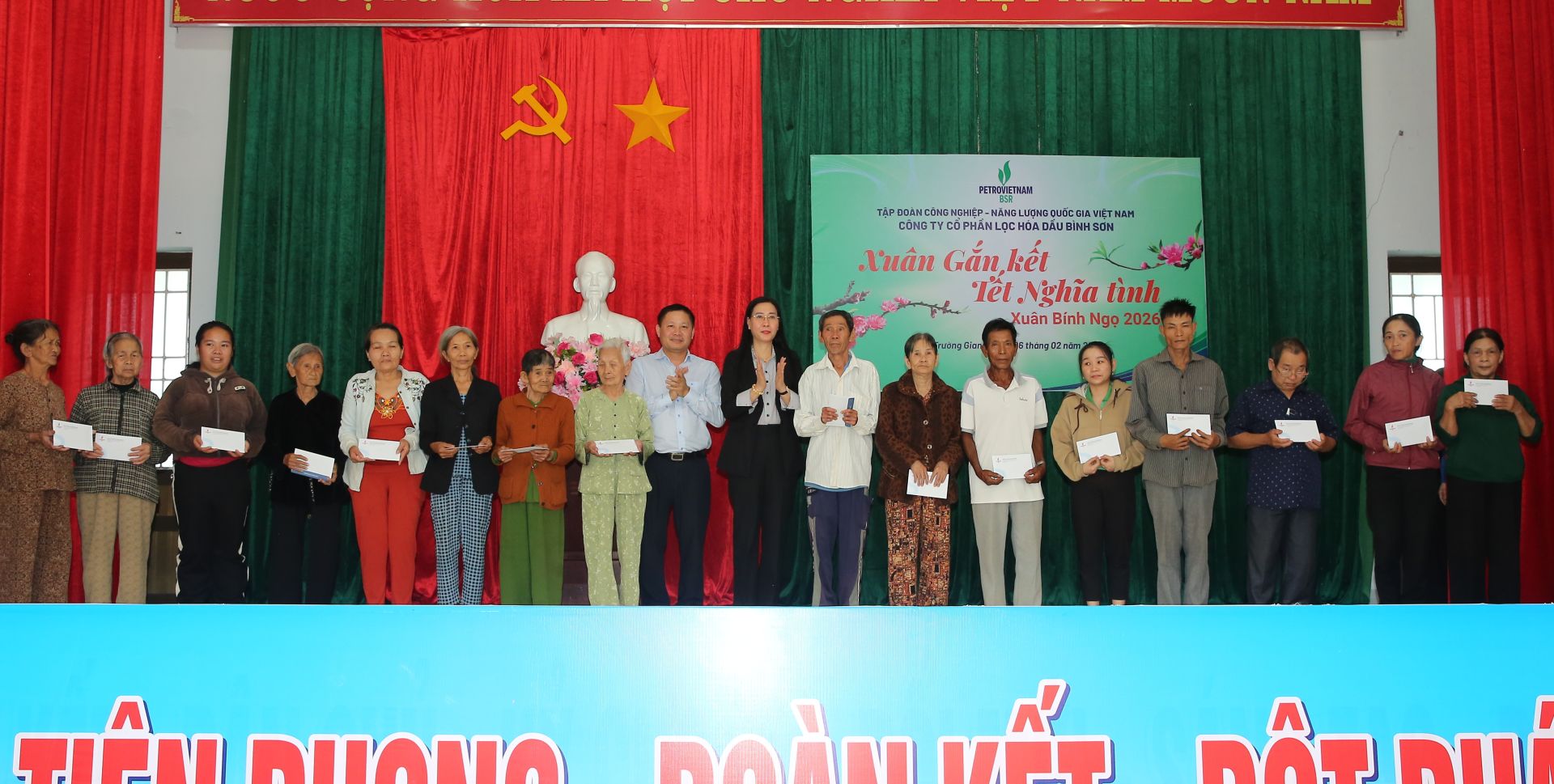 Lọc hóa dầu Bình Sơn lan tỏa yêu thương với chương trình “Tết vì người nghèo 2026”