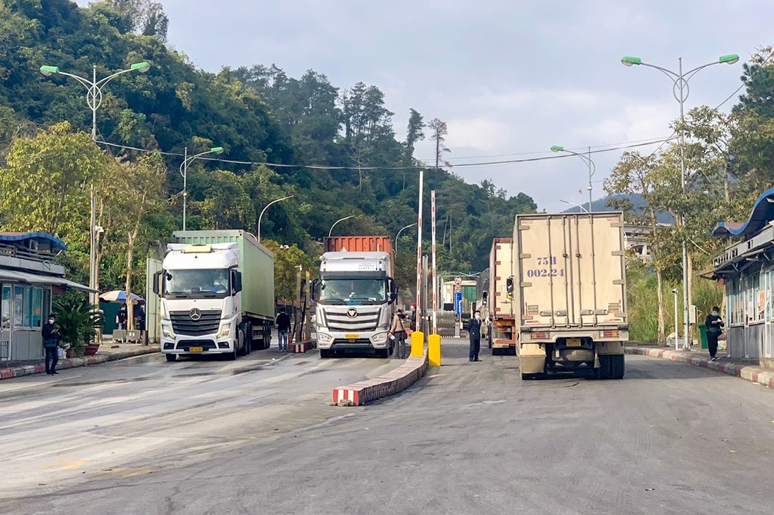 Lạng Sơn: Thông quan hàng hóa tăng kỷ lục trong dịp cao điểm cận Tết