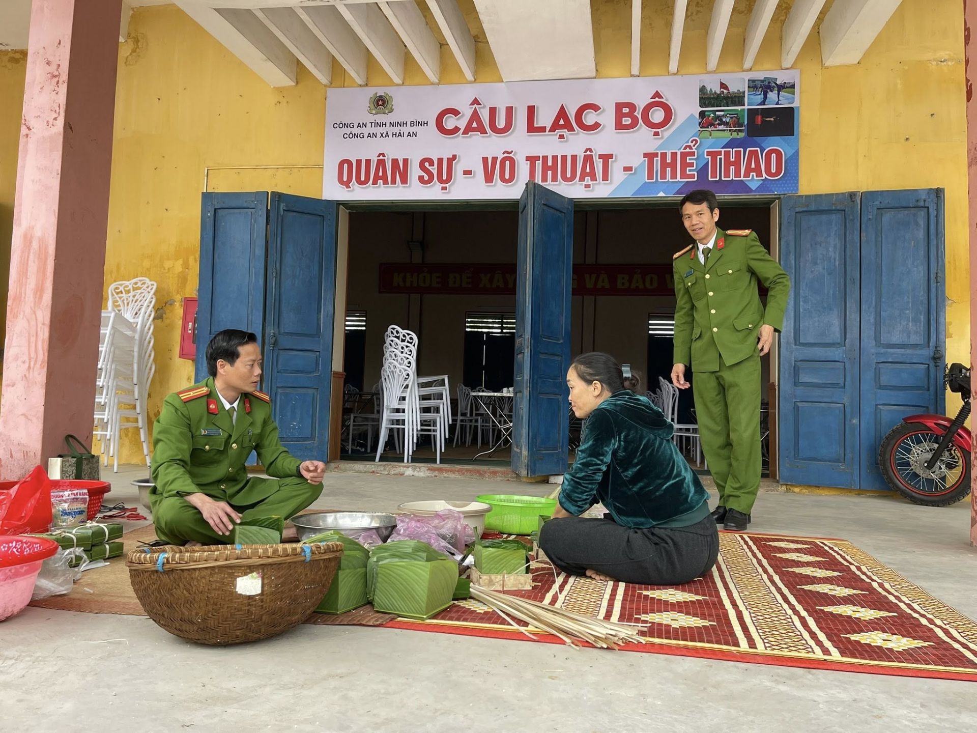 Kh&ocirc;ng chỉ đơn thuần l&agrave; một hoạt động chuẩn bị hậu cần, việc g&oacute;i b&aacute;nh chưng, b&oacute; gi&ograve; c&ograve;n l&agrave; dịp để c&aacute;n bộ, chiến sĩ c&ugrave;ng nhau g&igrave;n giữ n&eacute;t đẹp văn h&oacute;a truyền thống của d&acirc;n tộc mỗi khi Tết đến, Xu&acirc;n về.