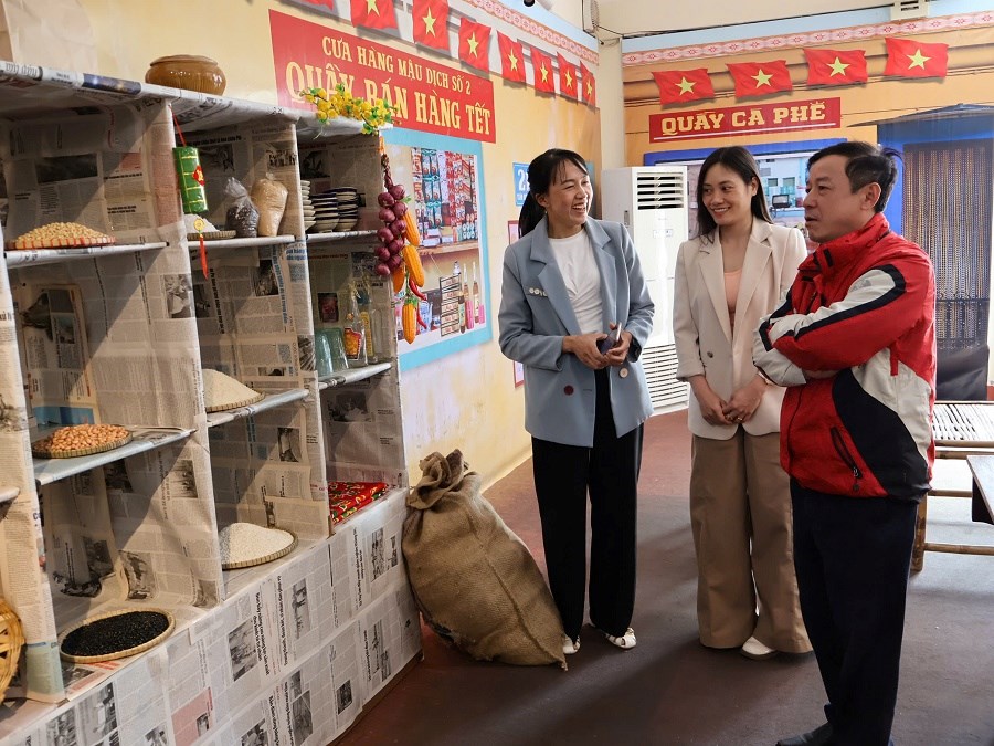 Du kh&aacute;ch th&iacute;ch th&uacute; trải nghiệm, tham quan triển l&atilde;m. (Ảnh: baovanhoa.vn)