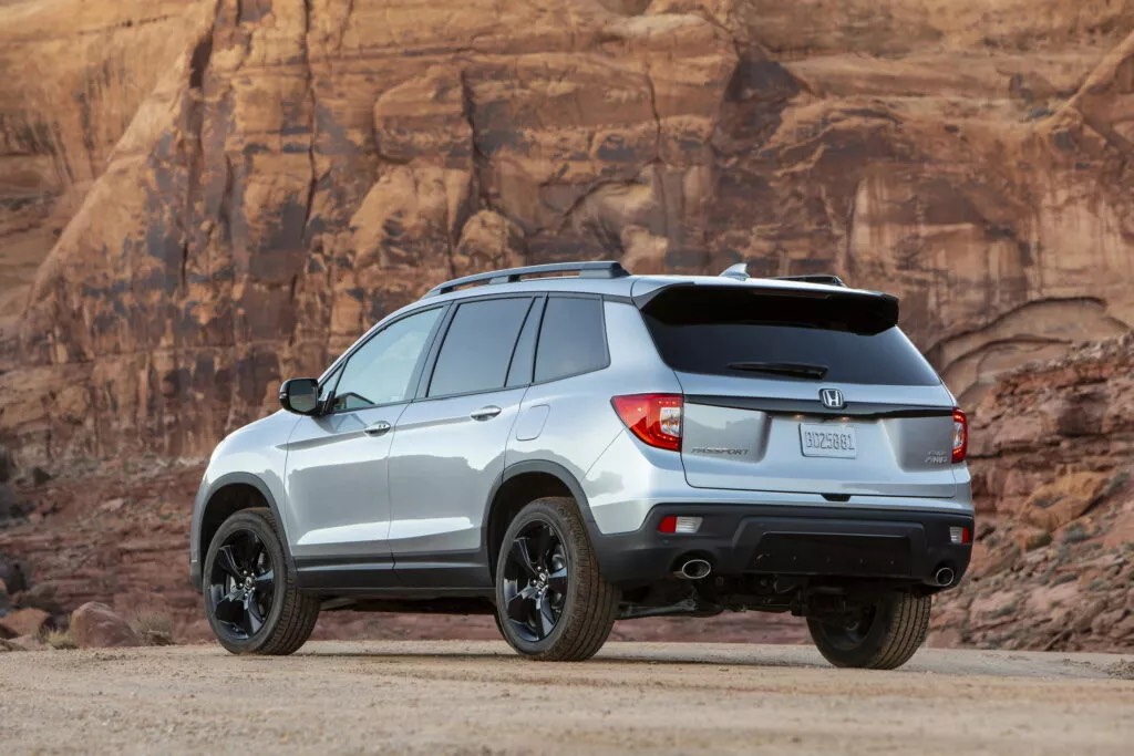 Bức tranh trái chiều của ô tô Nhật trước làn sóng điện hóa