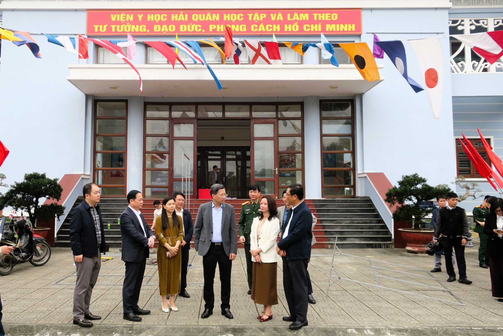 Đoàn kiểm tra số 3 làm việc tại phường Hưng Đạo. Đoàn kiểm tra số 3 làm việc tại phường Hưng Đạo.