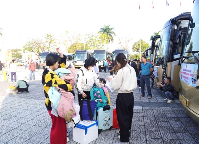 Đà Nẵng: Gần 4.000 công nhân lên “Chuyến xe Công đoàn” về quê đón Tết Bính Ngọ 2026