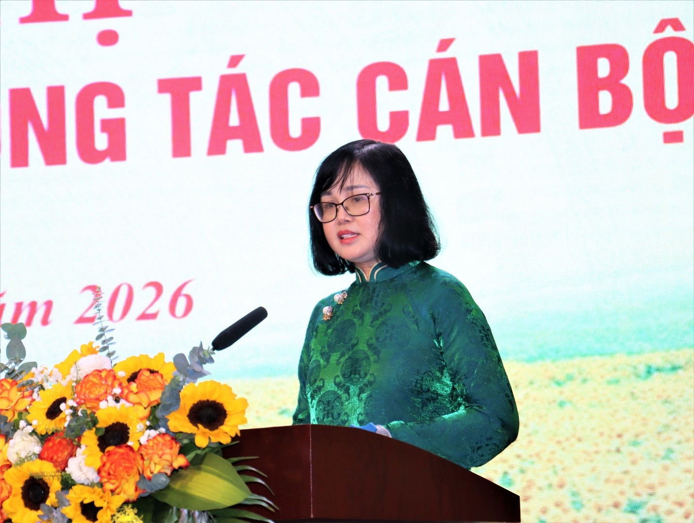 GS.TS Huỳnh Thị Lan Hương ph&aacute;t biểu nhận nhiệm vụ tại buổi Lễ