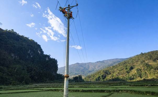 Điện lực Điện Biên nâng cao năng lực vận hành lưới điện khu vực trung tâm xã Tủa Chùa