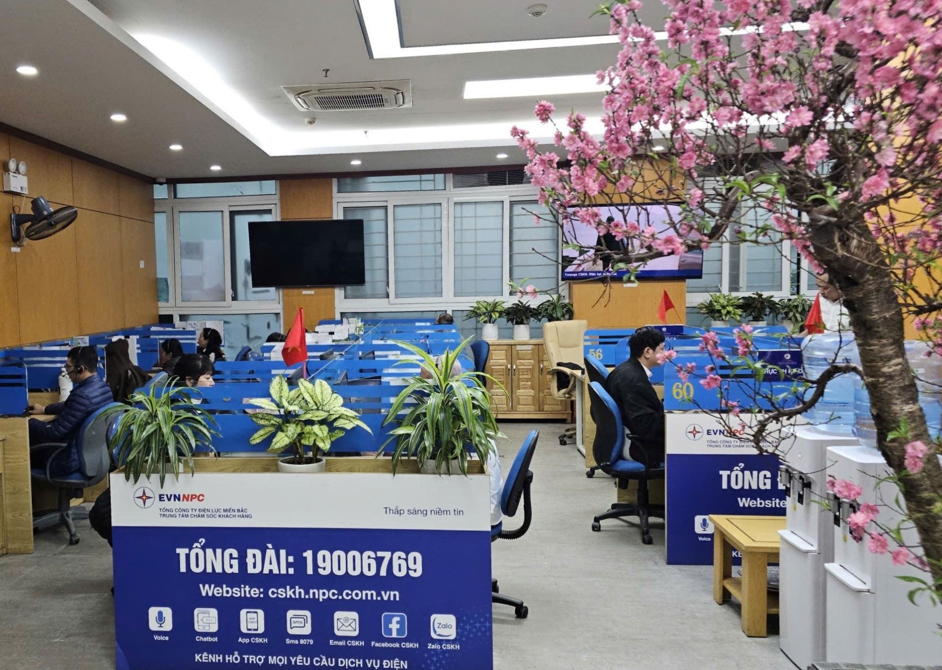 EVNNPC tổ chức hàng ngàn ca trực đảm bảo điện trong dịp Tết