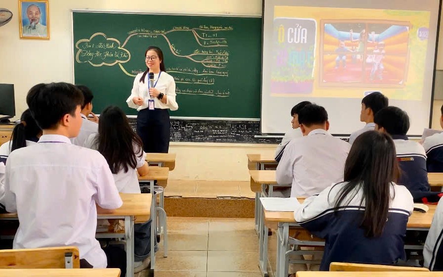 Hà Nội cấp hơn 35 tỷ đồng chi tiền thưởng cho giáo viên các trường THPT thí điểm tự chủ