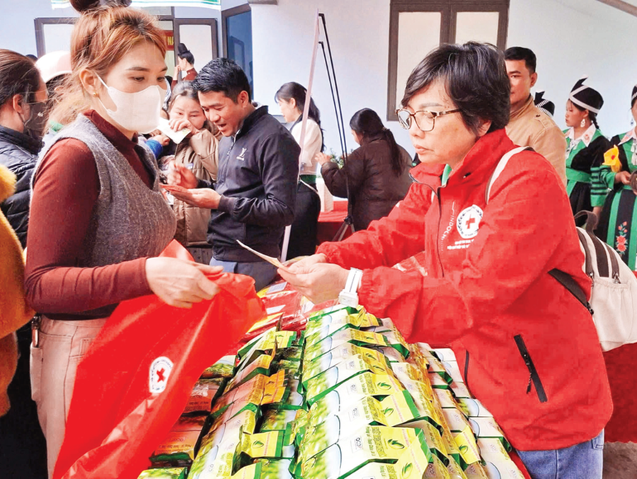 Gian h&agrave;ng của Hợp t&aacute;c x&atilde; sản xuất, kinh doanh v&agrave; dịch vụ tổng hợp B&igrave;nh Thuận tại c&aacute;c hội chợ Tết 2026.