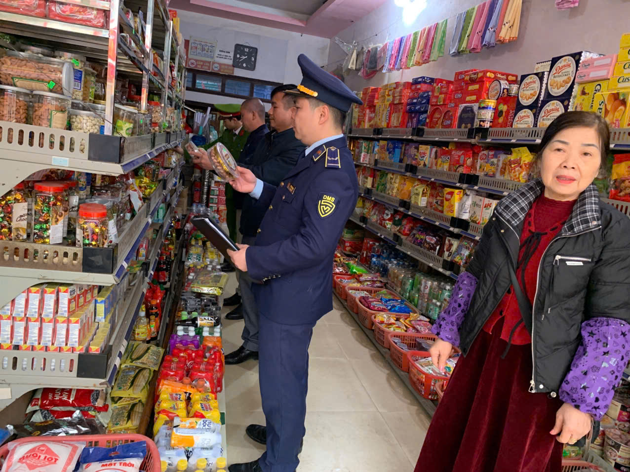 Cao Bằng: Đội Quản lý thị trường số 3 tăng cường kiểm tra, đảm bảo an toàn thực phẩm dịp Tết