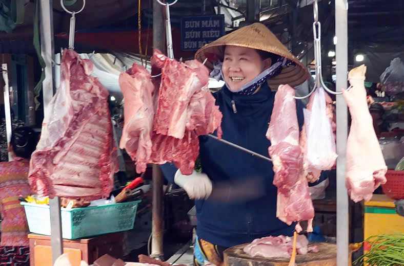 Thịt heo tại c&aacute;c chợ truyền thống tăng 40.000-50.000 đồng/kg
