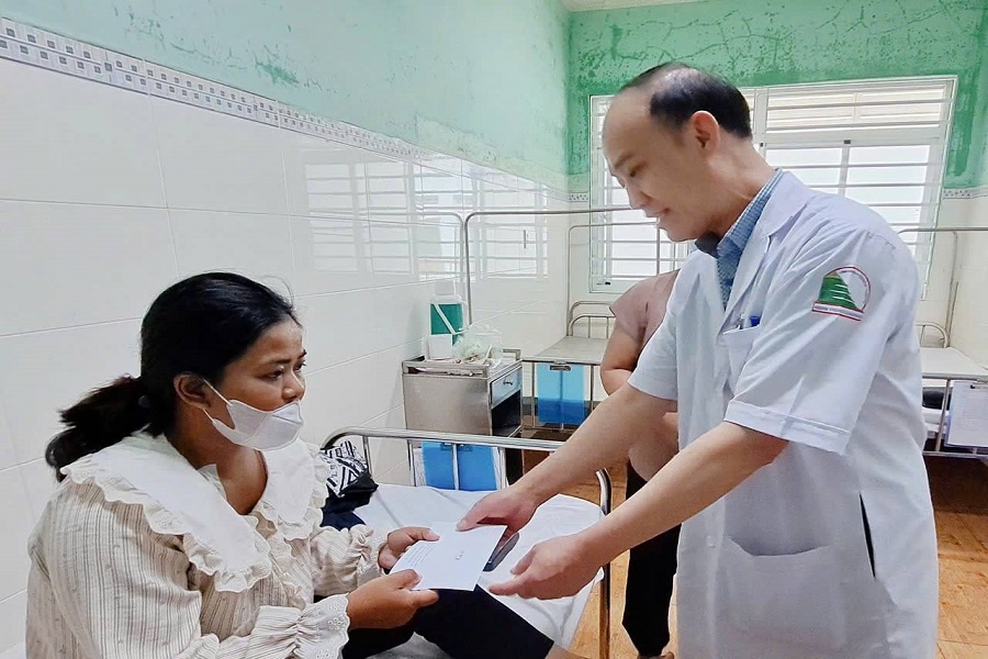 Mùa Xuân nghĩa tình tại Bệnh viện II Lâm Đồng - Khi yêu thương sưởi ấm những phận người ở lại viện