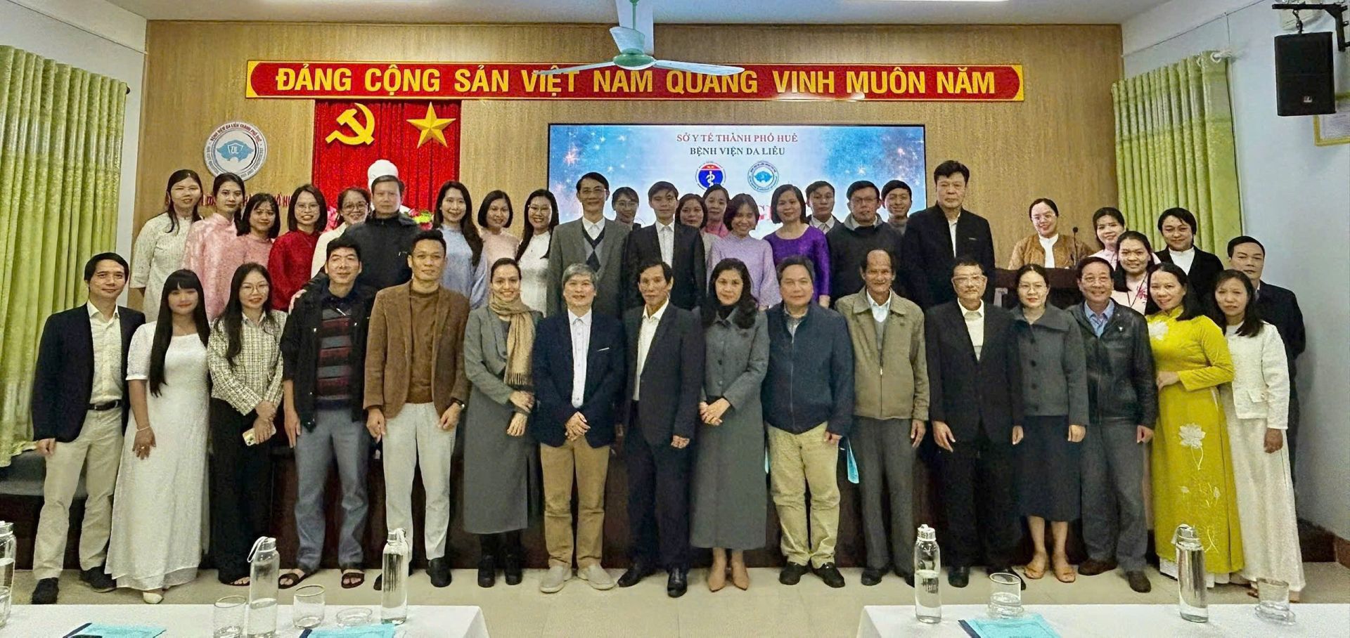 Đội ngũ Thầy thuốc, người lao động của BVDL Huế lu&ocirc;n được người bệnh tin tưởng