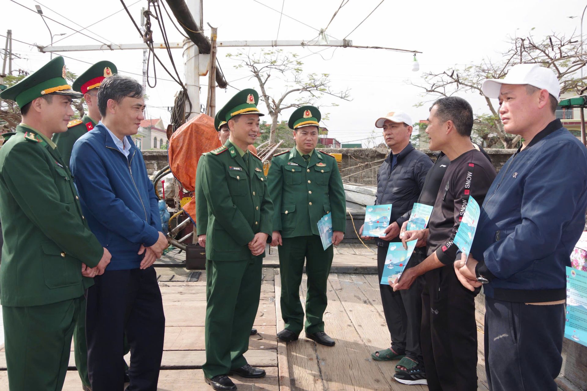 Bộ đội Biên phòng TP Hải Phòng tặng quà Tết, tiếp thêm động lực cho ngư dân bảo vệ chủ quyền biển, đảo