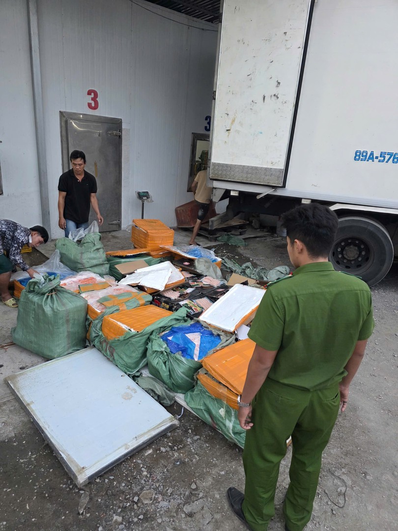 TP.HCM: Tiêu hủy hơn 28,8 tấn thực phẩm đông lạnh không rõ nguồn gốc xuất xứ