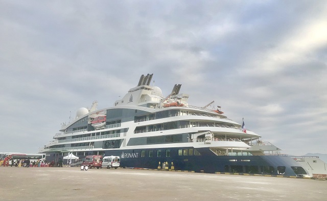 Tàu du lịch LE JACQUES CARTIER cập Cảng Quy Nhơn. Ảnh: Viết Hiền Tàu du lịch LE JACQUES CARTIER cập Cảng Quy Nhơn. Ảnh: Viết Hiền