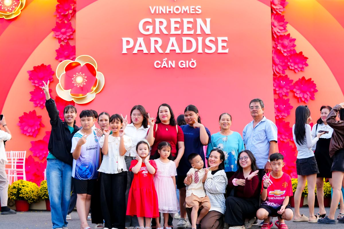 Khoảnh khắc ba thế hệ c&ugrave;ng chung một khung h&igrave;nh sẽ trở th&agrave;nh k&yacute; ức theo mỗi người qua năm th&aacute;ng