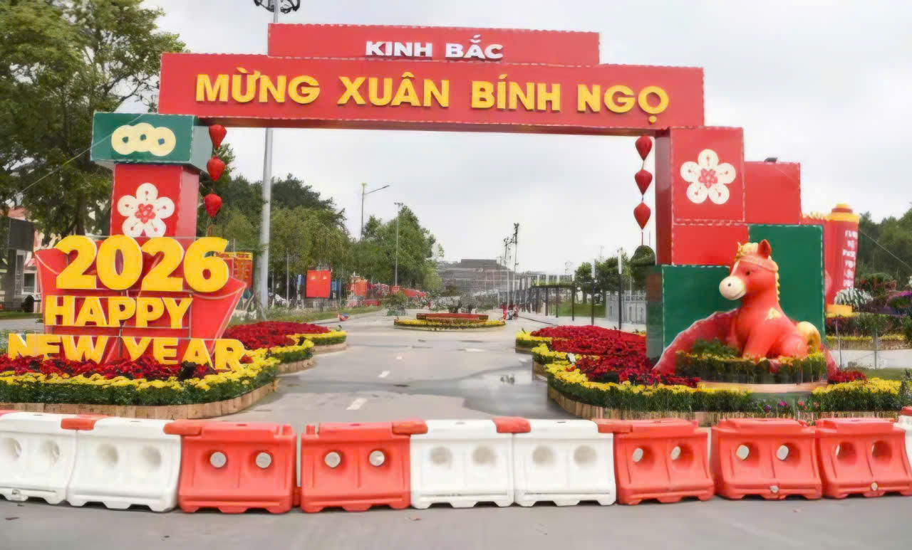 Đường hoa Xuân Kinh Bắc 2026 được tổ chức trên tuyến đường Lý Thái Tổ, gồm hệ thống các tiểu cảnh được bố trí liên hoàn, đồng bộ, đa dạng, tạo điểm nhấn cảnh quan và không gian tham quan, chụp ảnh, phục vụ nhân dân và du khách. Đường hoa Xuân Kinh Bắc 2026 được tổ chức trên tuyến đường Lý Thái Tổ, gồm hệ thống các tiểu cảnh được bố trí liên hoàn, đồng bộ, đa dạng, tạo điểm nhấn cảnh quan và không gian tham quan, chụp ảnh, phục vụ nhân dân và du khách.