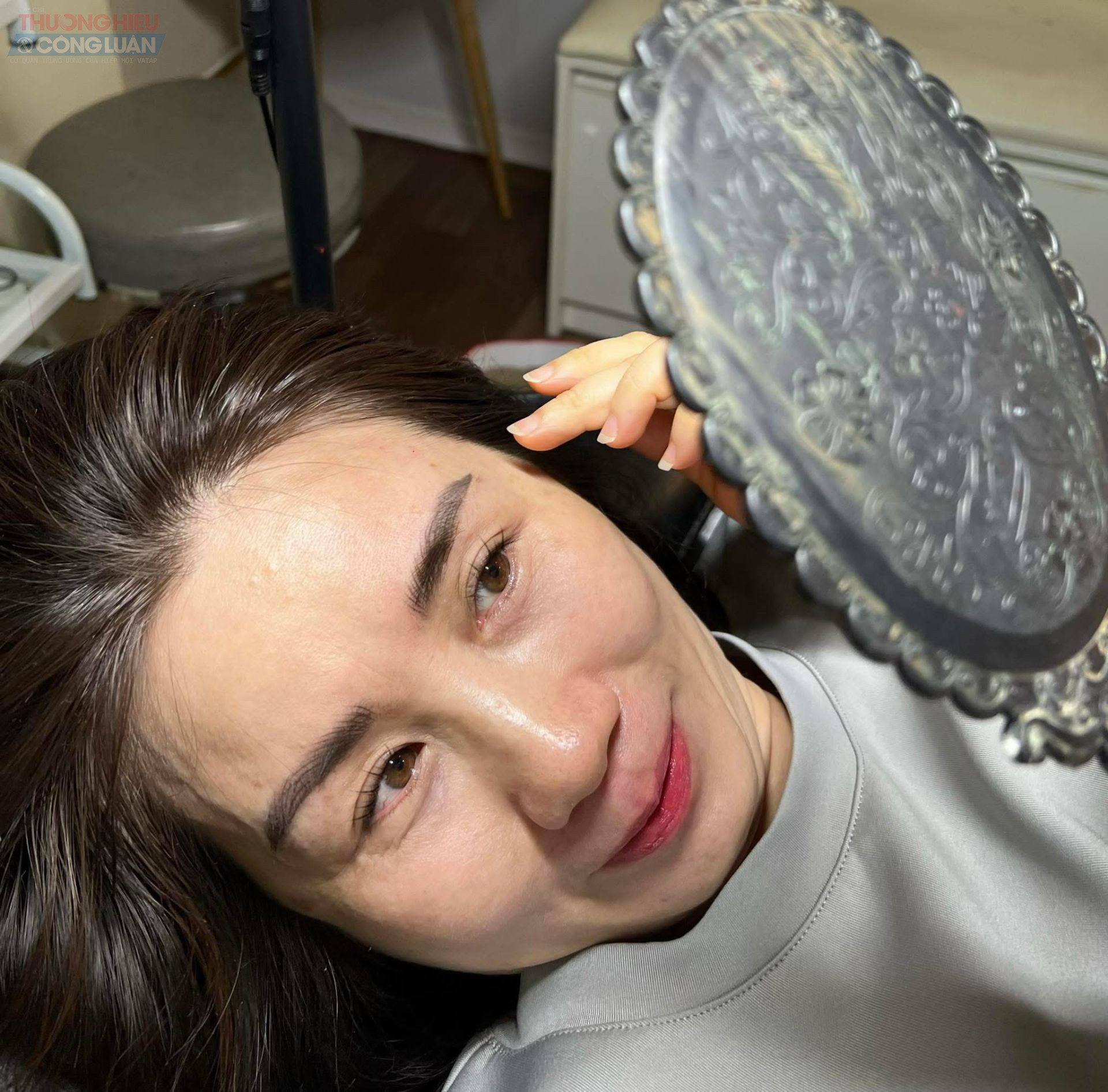 Chăm s&oacute;c da chuy&ecirc;n s&acirc;u cũng ghi nhận nhu cầu cao, chủ yếu l&agrave; c&aacute;c liệu tr&igrave;nh l&agrave;m sạch da, cấp ẩm, phục hồi da bị mệt mỏi do thời tiết m&ugrave;a đ&ocirc;ng hoặc do trang điểm nhiều dịp lễ hội. Nhiều kh&aacute;ch chọn c&aacute;c g&oacute;i &ldquo;detox da&rdquo; để gương mặt rạng rỡ hơn trong ng&agrave;y Tết.