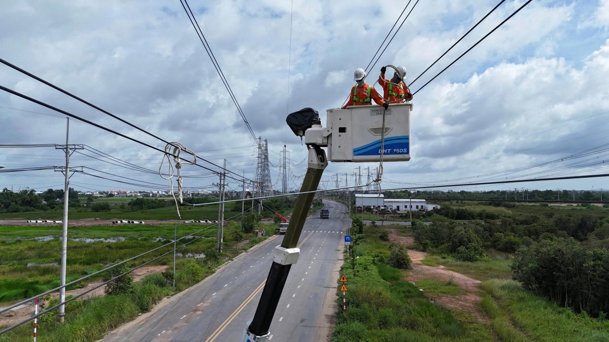 Năm 2026, EVNSPC tiếp tục đẩy mạnh đầu tư các công trình nhằm tăng khả năng cung cấp điện tại các tỉnh, thành phố phía Nam Năm 2026, EVNSPC tiếp tục đẩy mạnh đầu tư các công trình nhằm tăng khả năng cung cấp điện tại các tỉnh, thành phố phía Nam