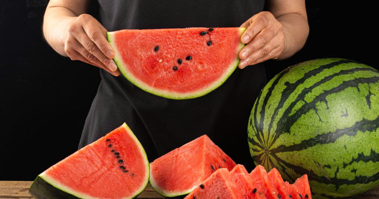 Loại trái cây "vỏ xanh ruột đỏ" dân dã giúp giải nhiệt, bổ sung dưỡng chất hiệu quả