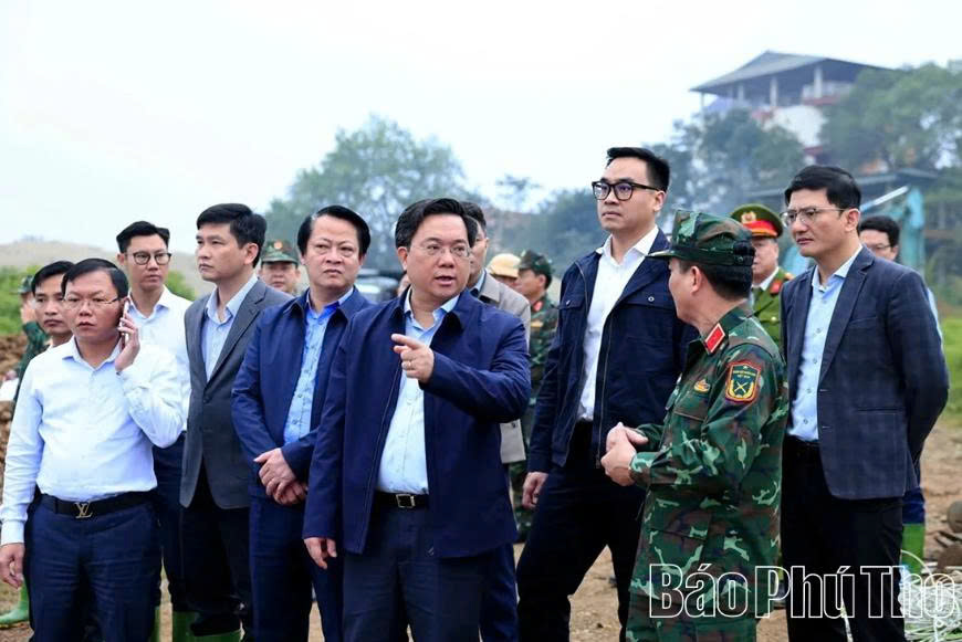 Phú Thọ: Hoàn thành bắc cầu phao qua sông Lô trong ngày 15/2 theo chỉ đạo của Chủ tịch UBND tỉnh