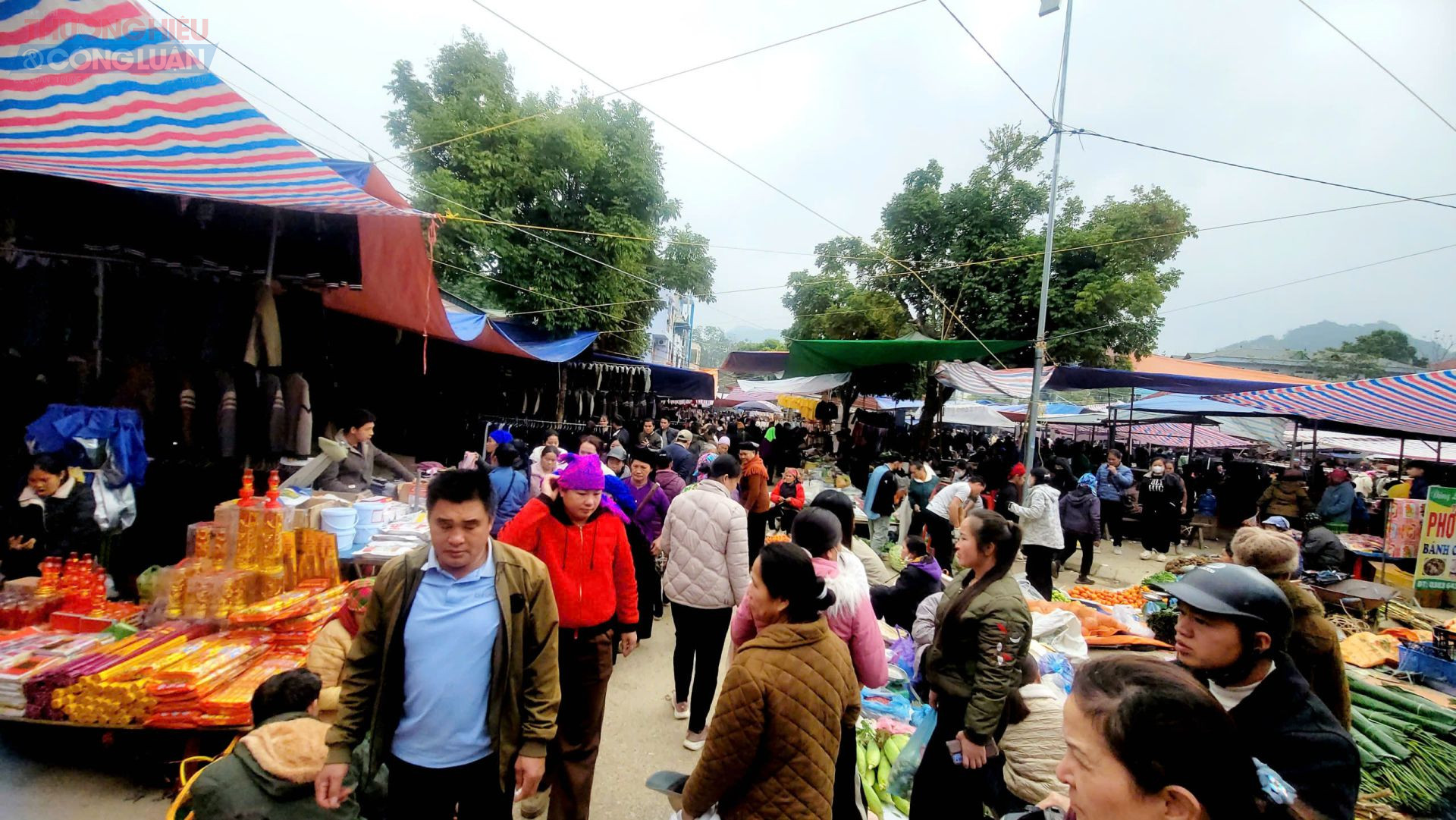 Chợ phiên giáp Tết dưới cổng trời ở Trà Lĩnh