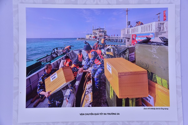 Một ảnh trưng b&agrave;y tại triển l&atilde;m